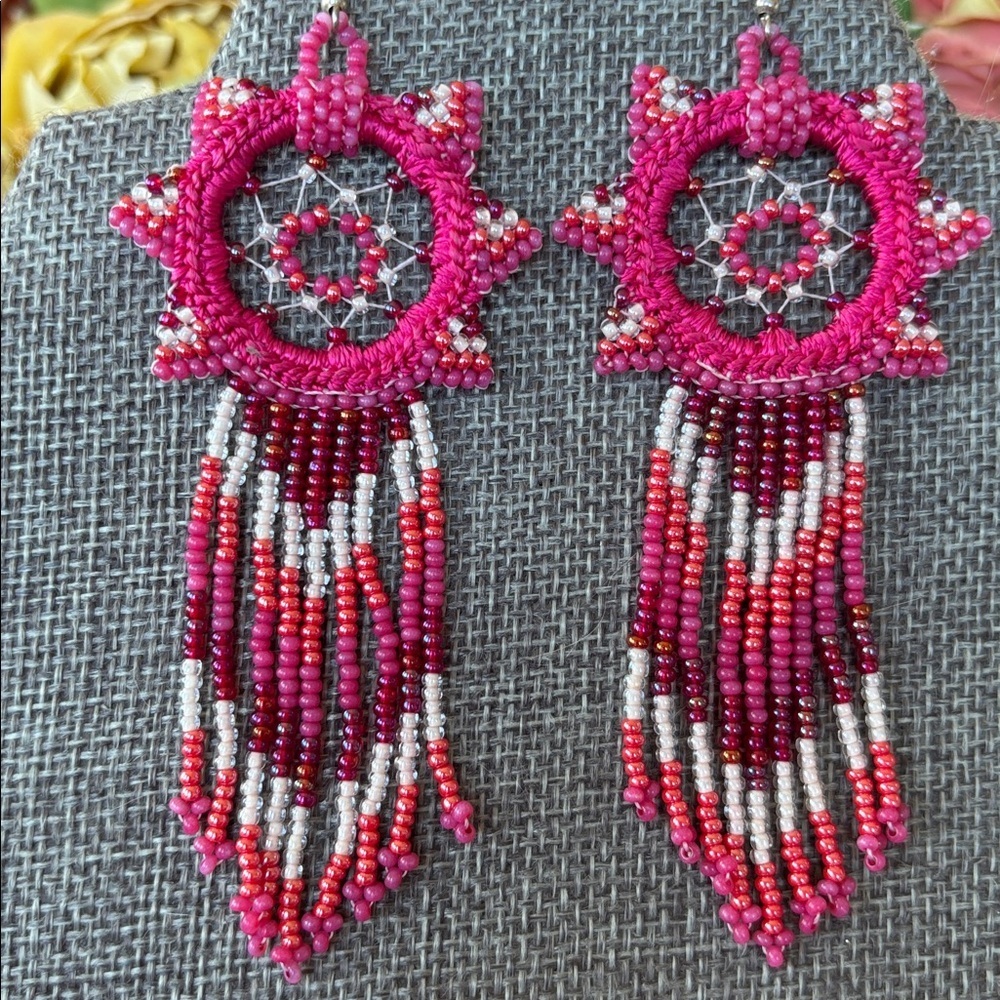 Handmade Native American Seed Bead Dreamcatcher Drop Earrings Pink Red White - Picture 8 of 12